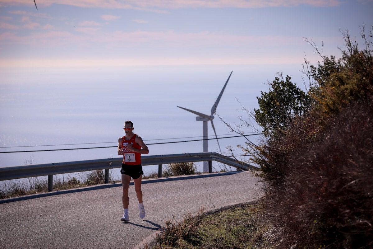 La XX Subida Pedestre al Conjuro arrancó a las 10 de la mañana, y los corredores tuvieron que enfrentarse a 17,8 kilometros en una mañana soleada