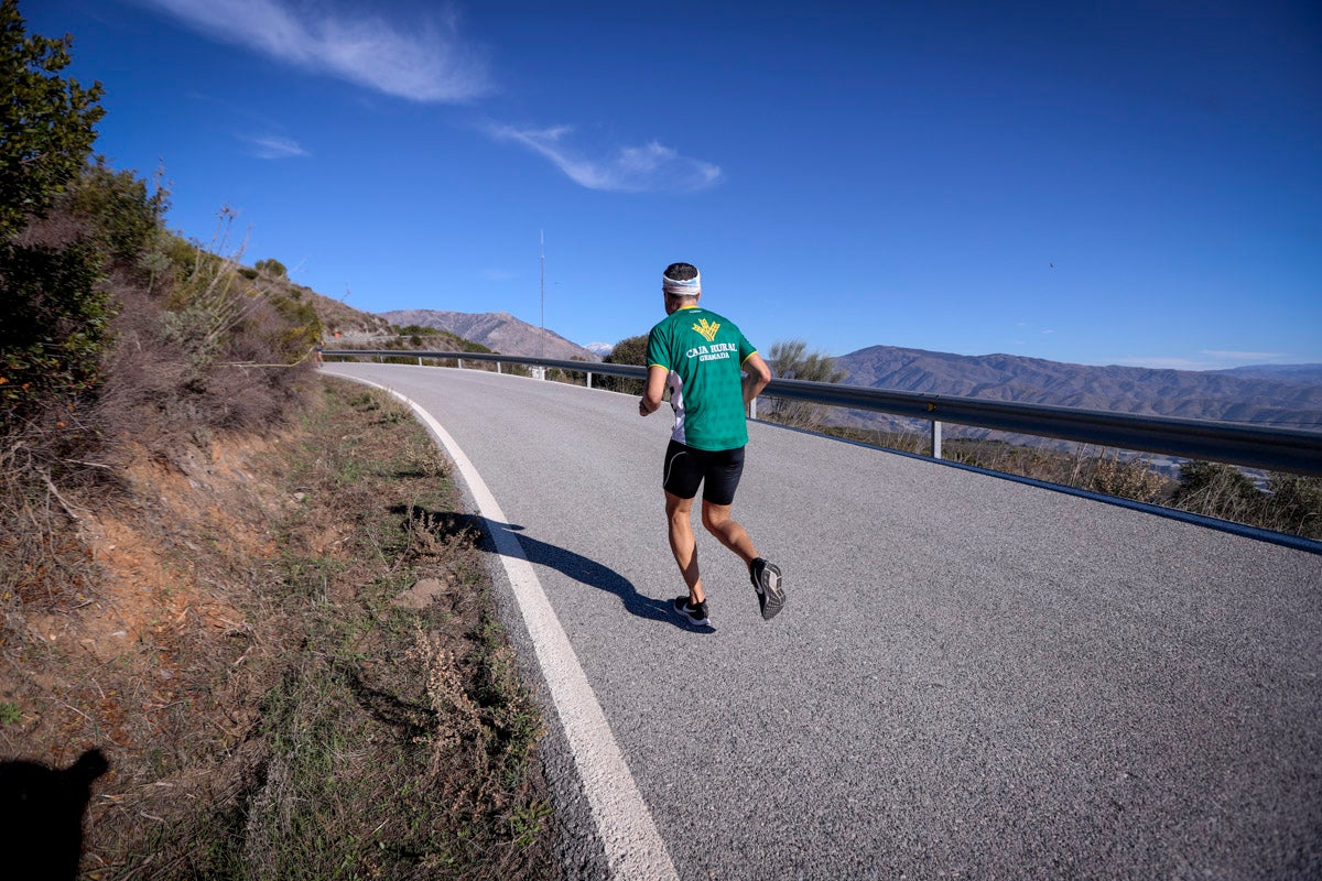 La XX Subida Pedestre al Conjuro arrancó a las 10 de la mañana, y los corredores tuvieron que enfrentarse a 17,8 kilometros en una mañana soleada