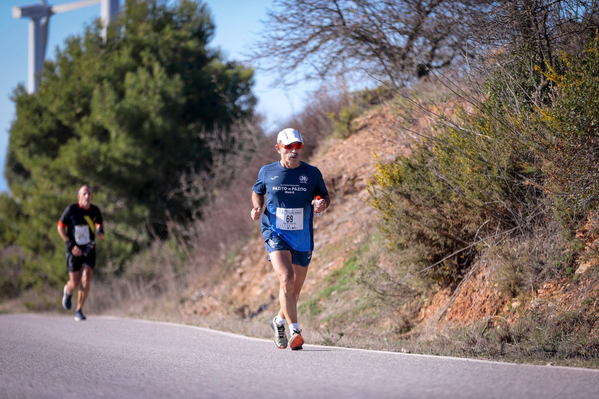La XX Subida Pedestre al Conjuro arrancó a las 10 de la mañana, y los corredores tuvieron que enfrentarse a 17,8 kilometros en una mañana soleada