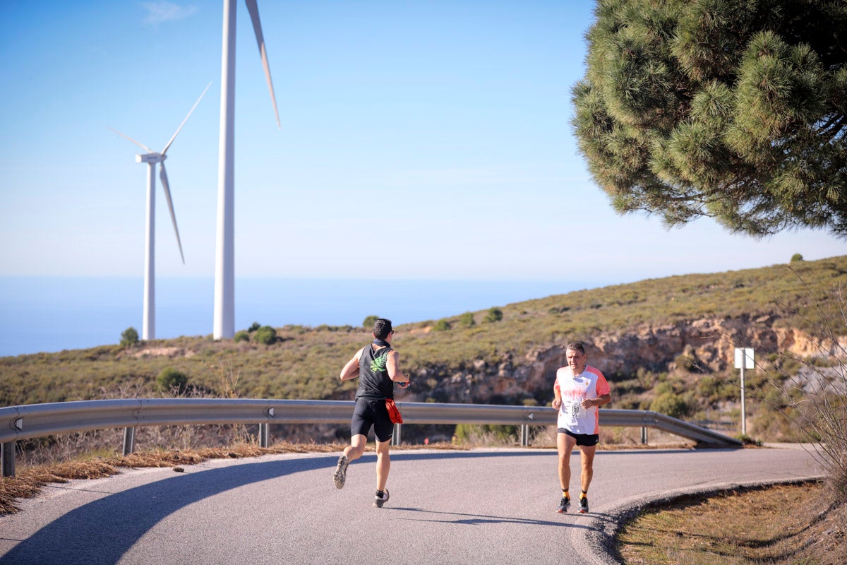 La XX Subida Pedestre al Conjuro arrancó a las 10 de la mañana, y los corredores tuvieron que enfrentarse a 17,8 kilometros en una mañana soleada