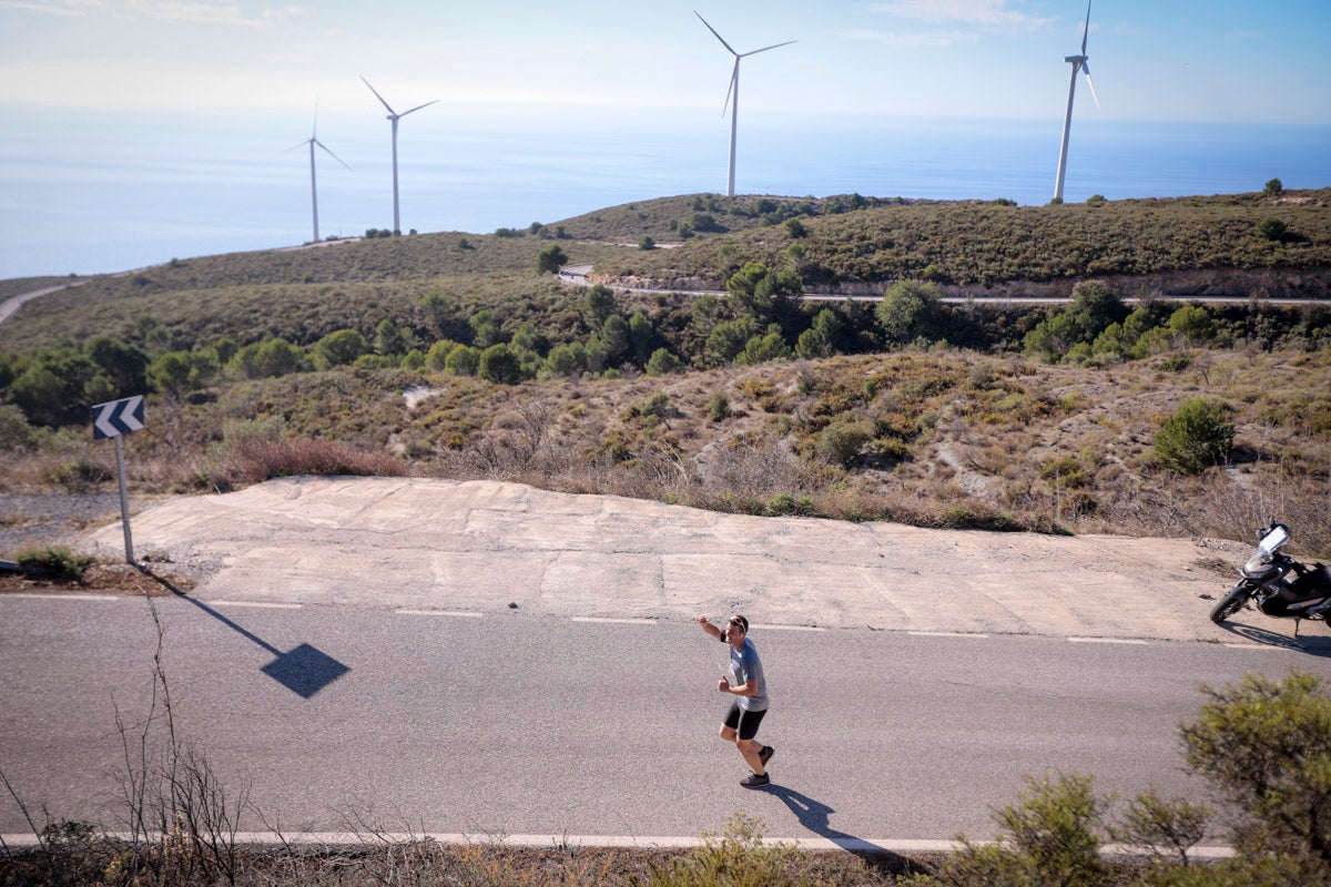La XX Subida Pedestre al Conjuro arrancó a las 10 de la mañana, y los corredores tuvieron que enfrentarse a 17,8 kilometros en una mañana soleada