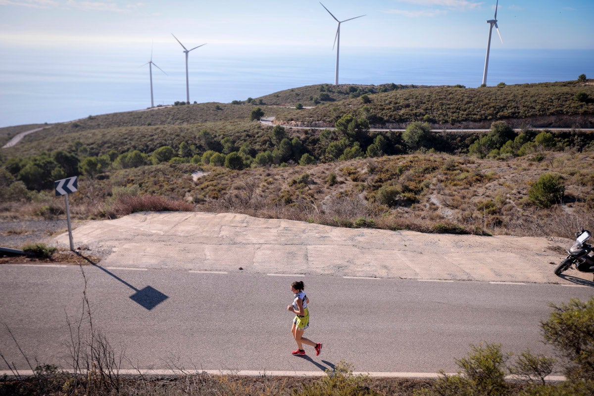 La XX Subida Pedestre al Conjuro arrancó a las 10 de la mañana, y los corredores tuvieron que enfrentarse a 17,8 kilometros en una mañana soleada