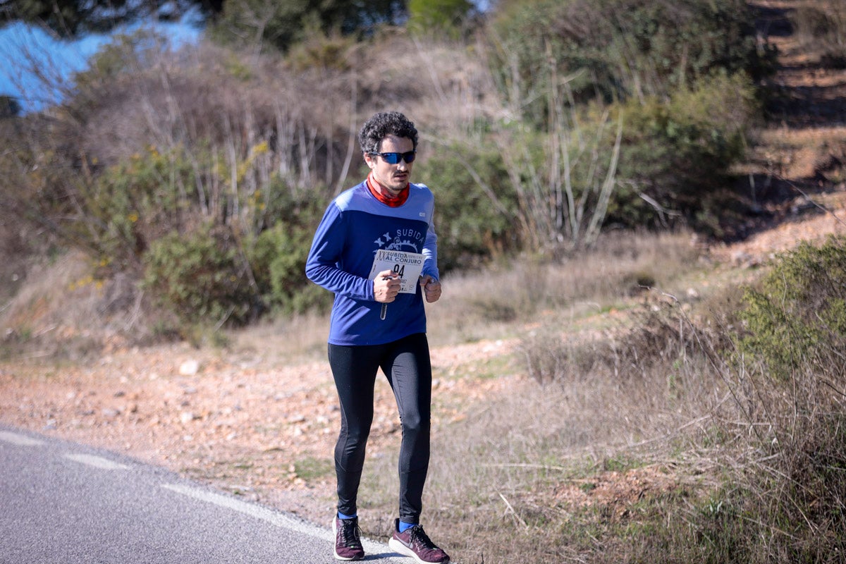 La XX Subida Pedestre al Conjuro arrancó a las 10 de la mañana, y los corredores tuvieron que enfrentarse a 17,8 kilometros en una mañana soleada