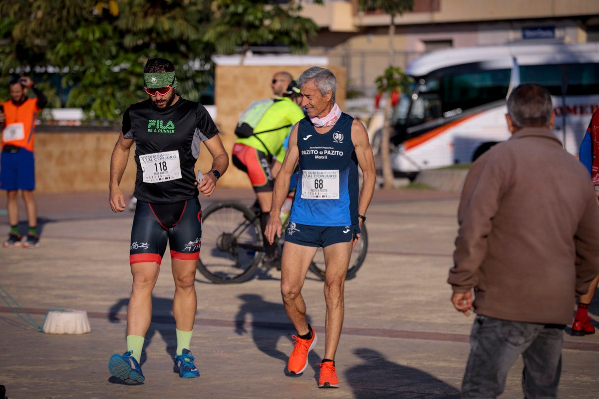 La XX Subida Pedestre al Conjuro arrancó a las 10 de la mañana, y los corredores tuvieron que enfrentarse a 17,8 kilometros en una mañana soleada