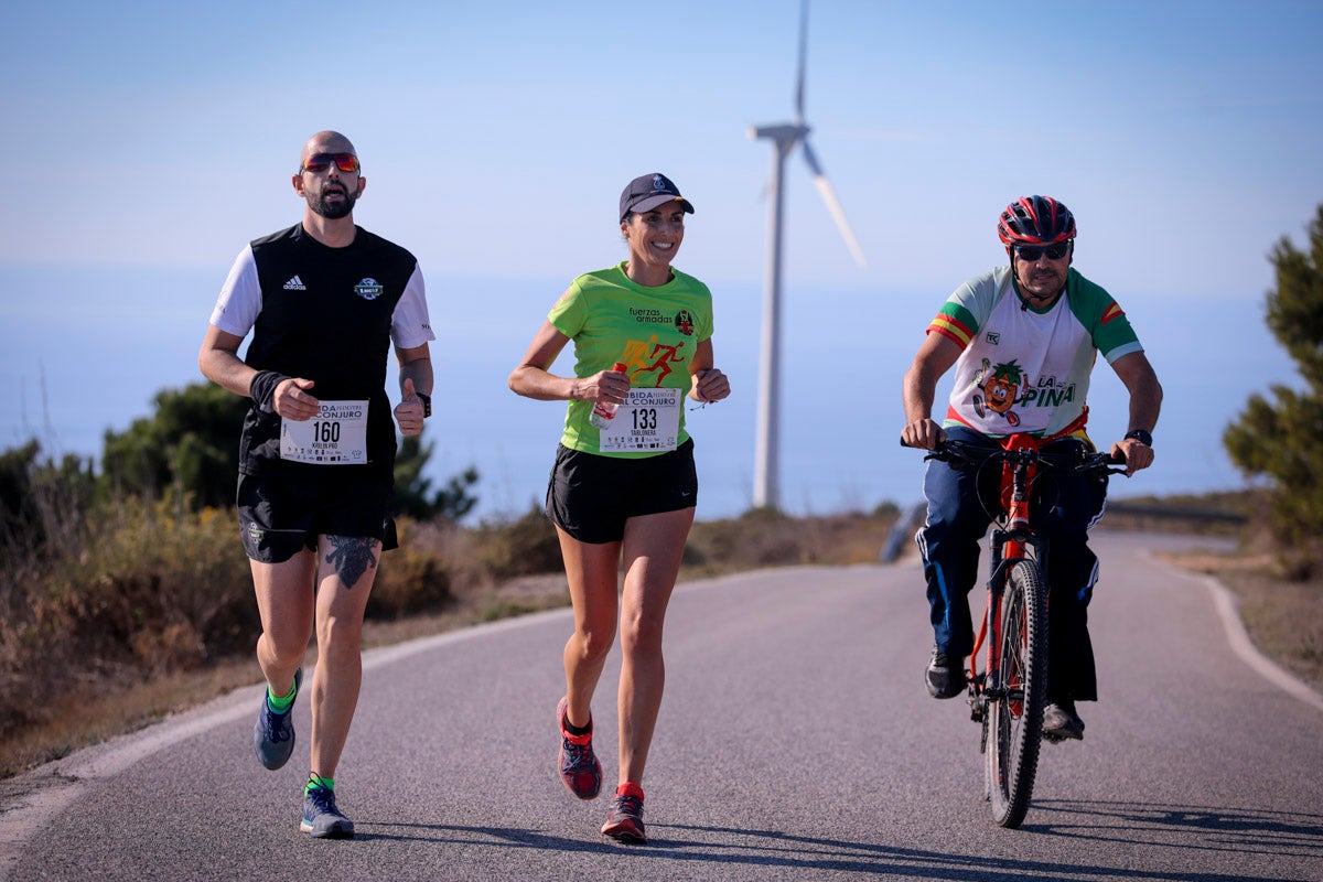 La XX Subida Pedestre al Conjuro arrancó a las 10 de la mañana, y los corredores tuvieron que enfrentarse a 17,8 kilometros en una mañana soleada