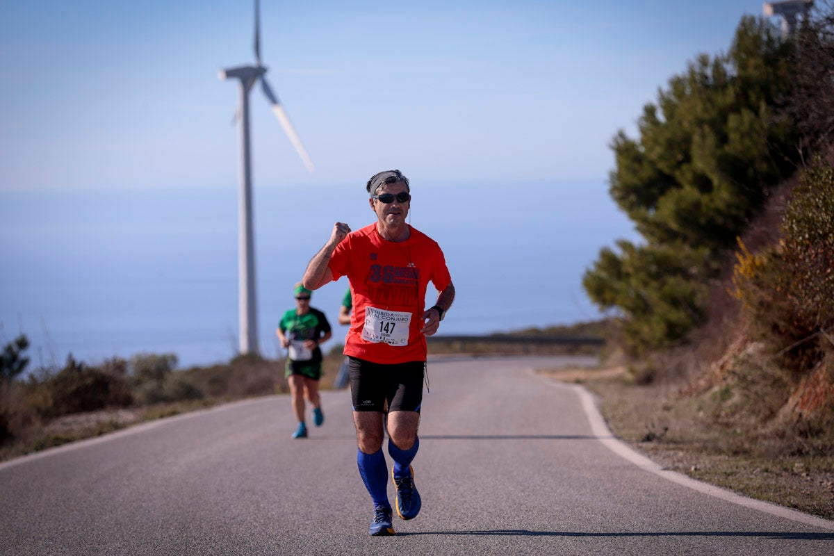 La XX Subida Pedestre al Conjuro arrancó a las 10 de la mañana, y los corredores tuvieron que enfrentarse a 17,8 kilometros en una mañana soleada