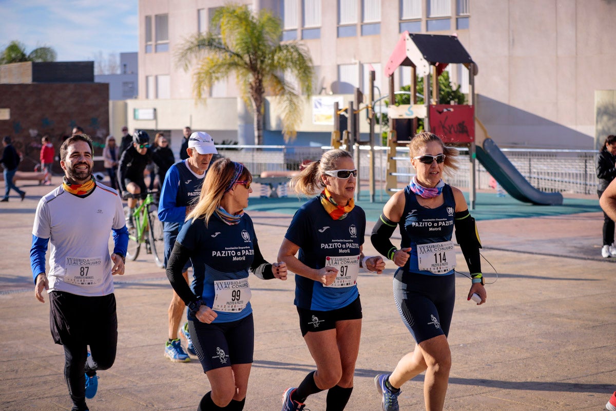 La XX Subida Pedestre al Conjuro arrancó a las 10 de la mañana, y los corredores tuvieron que enfrentarse a 17,8 kilometros en una mañana soleada