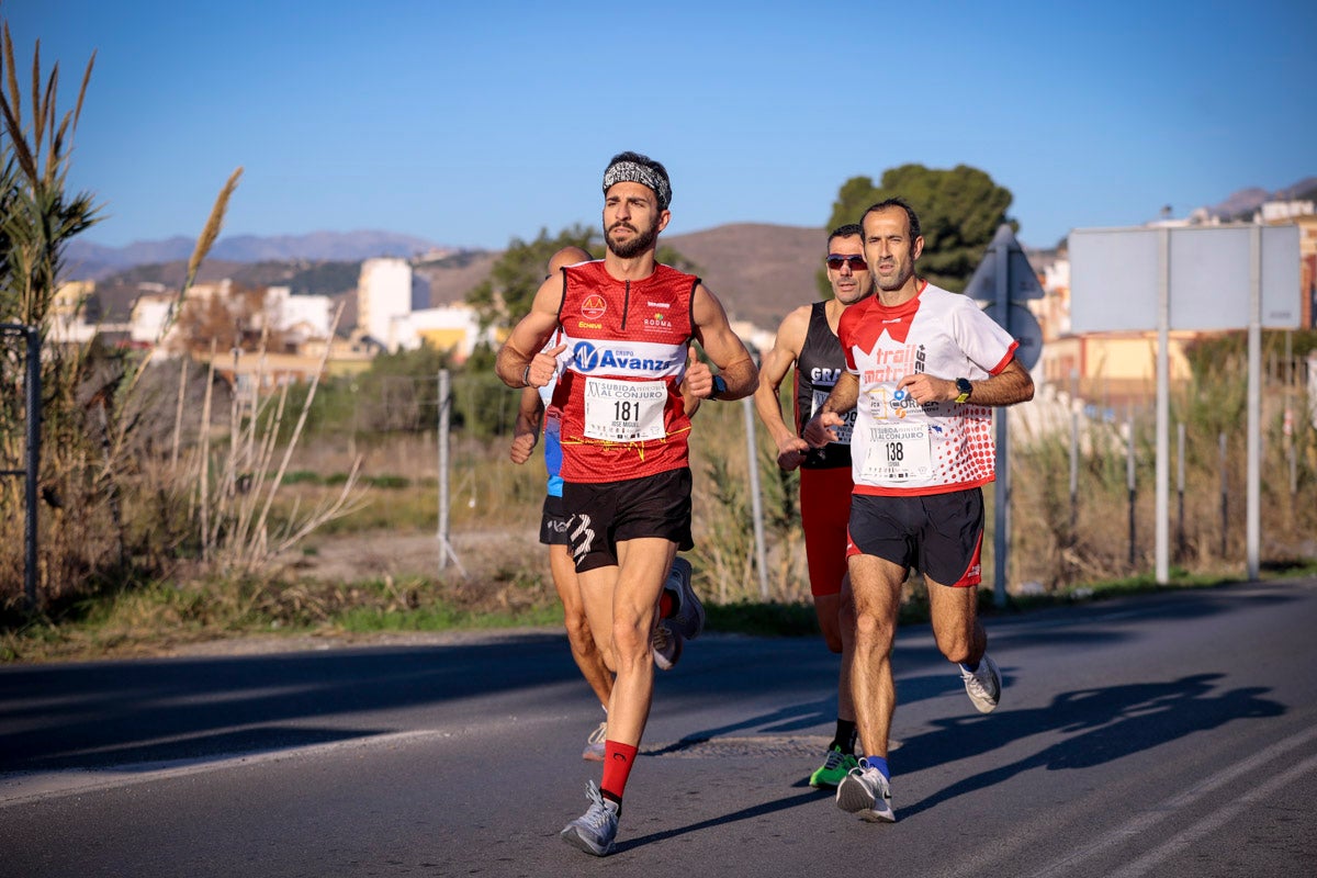 La XX Subida Pedestre al Conjuro arrancó a las 10 de la mañana, y los corredores tuvieron que enfrentarse a 17,8 kilometros en una mañana soleada