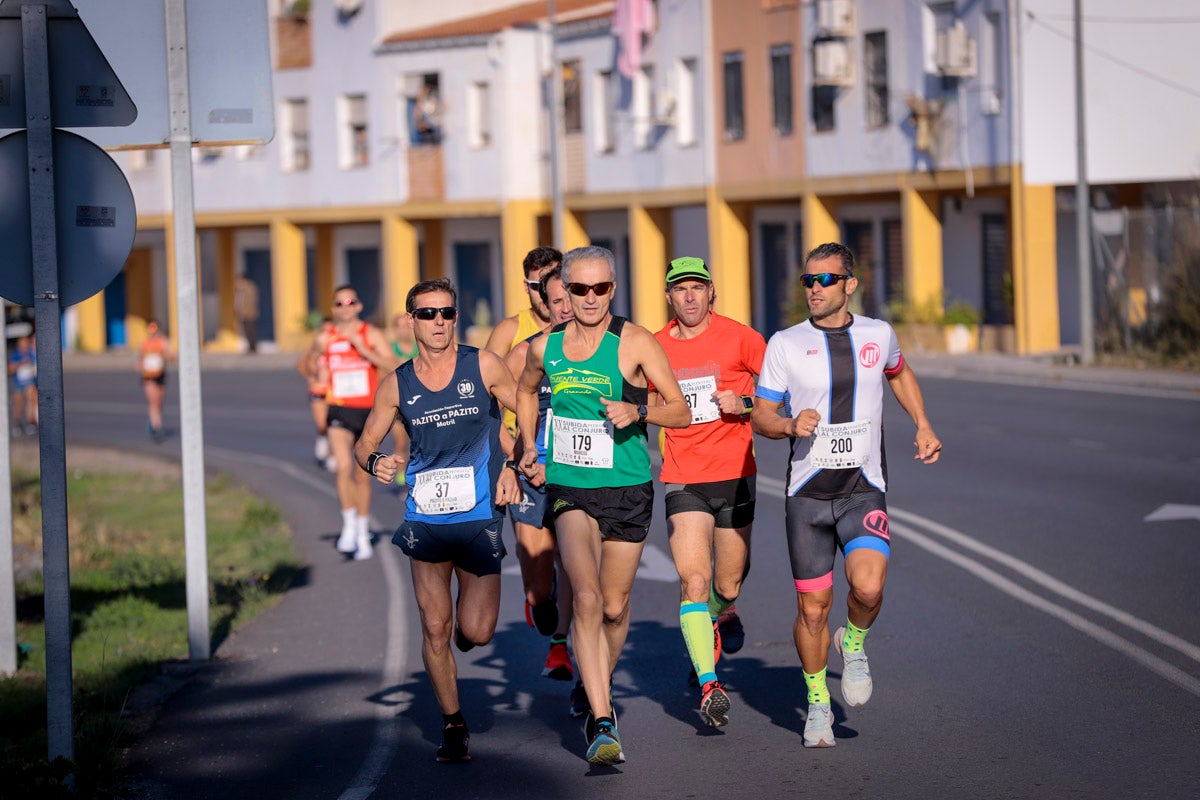 La XX Subida Pedestre al Conjuro arrancó a las 10 de la mañana, y los corredores tuvieron que enfrentarse a 17,8 kilometros en una mañana soleada
