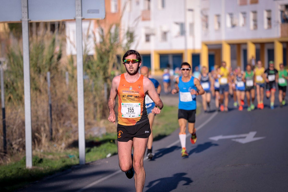 La XX Subida Pedestre al Conjuro arrancó a las 10 de la mañana, y los corredores tuvieron que enfrentarse a 17,8 kilometros en una mañana soleada