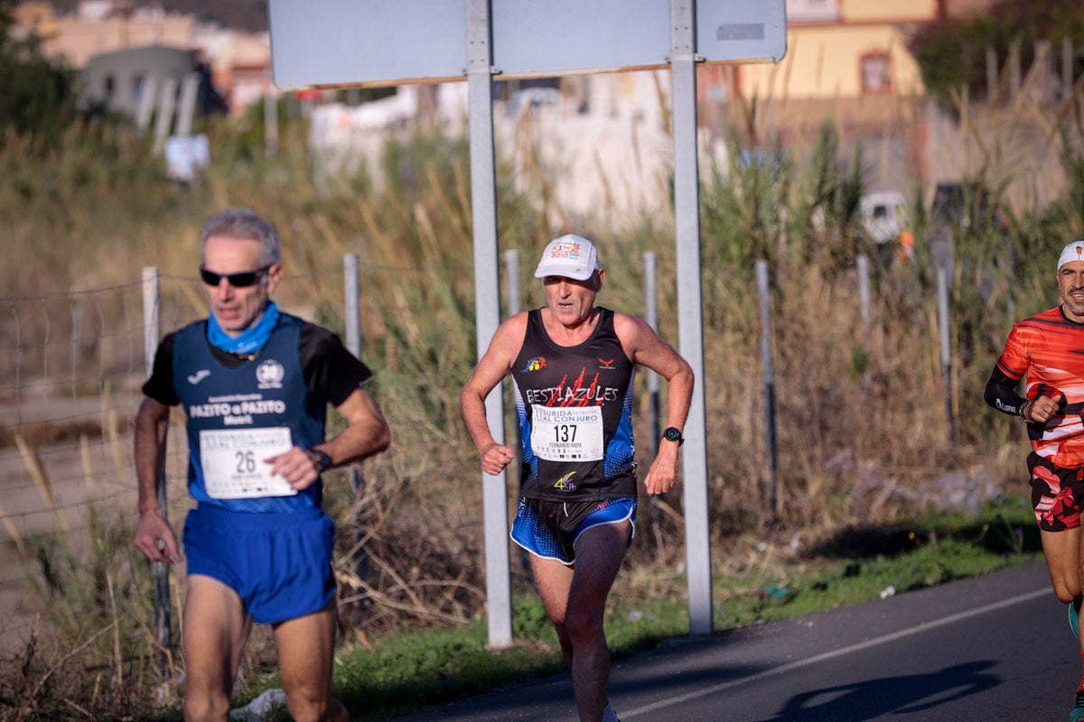 La XX Subida Pedestre al Conjuro arrancó a las 10 de la mañana, y los corredores tuvieron que enfrentarse a 17,8 kilometros en una mañana soleada