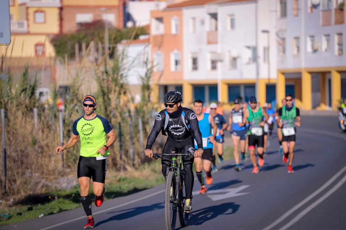 La XX Subida Pedestre al Conjuro arrancó a las 10 de la mañana, y los corredores tuvieron que enfrentarse a 17,8 kilometros en una mañana soleada