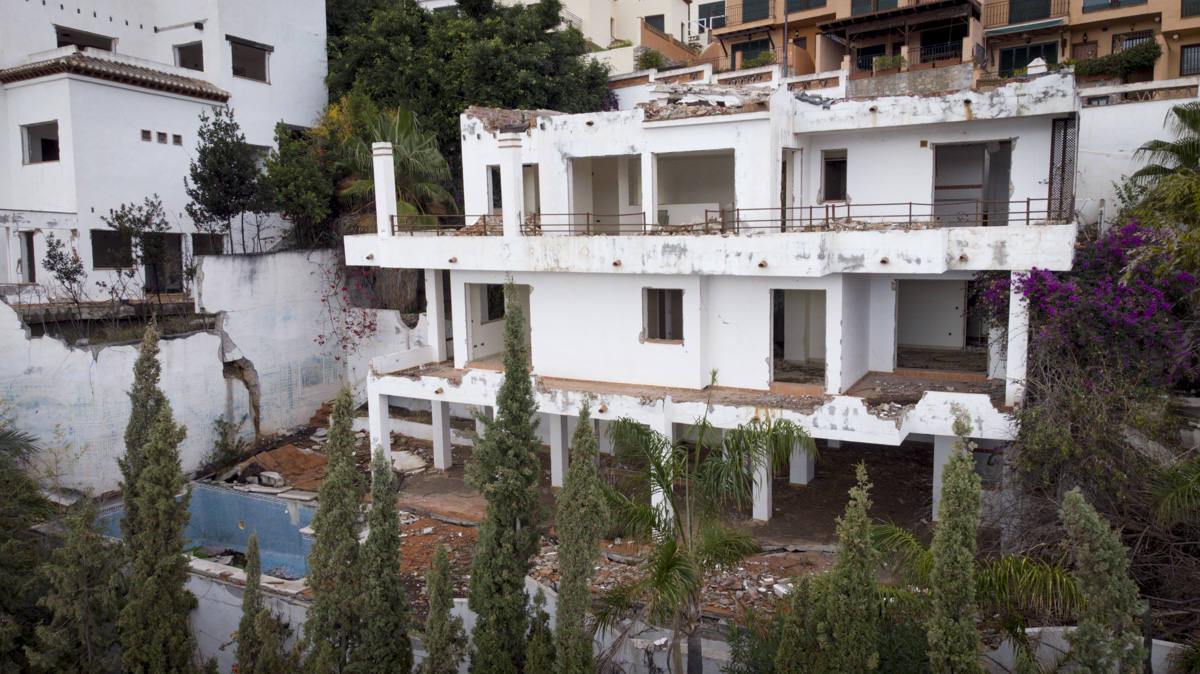 Los deslizamientos de tierra han dejado en estado ruinoso más de 100 casas 