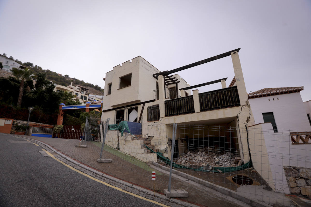 Los deslizamientos de tierra han dejado en estado ruinoso más de 100 casas 