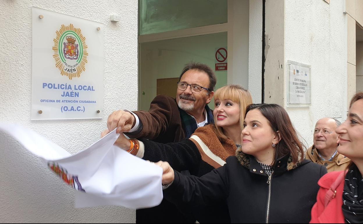 Inauguración de la primera OAC de la capital jienense, en la calle Martínez Molina. 