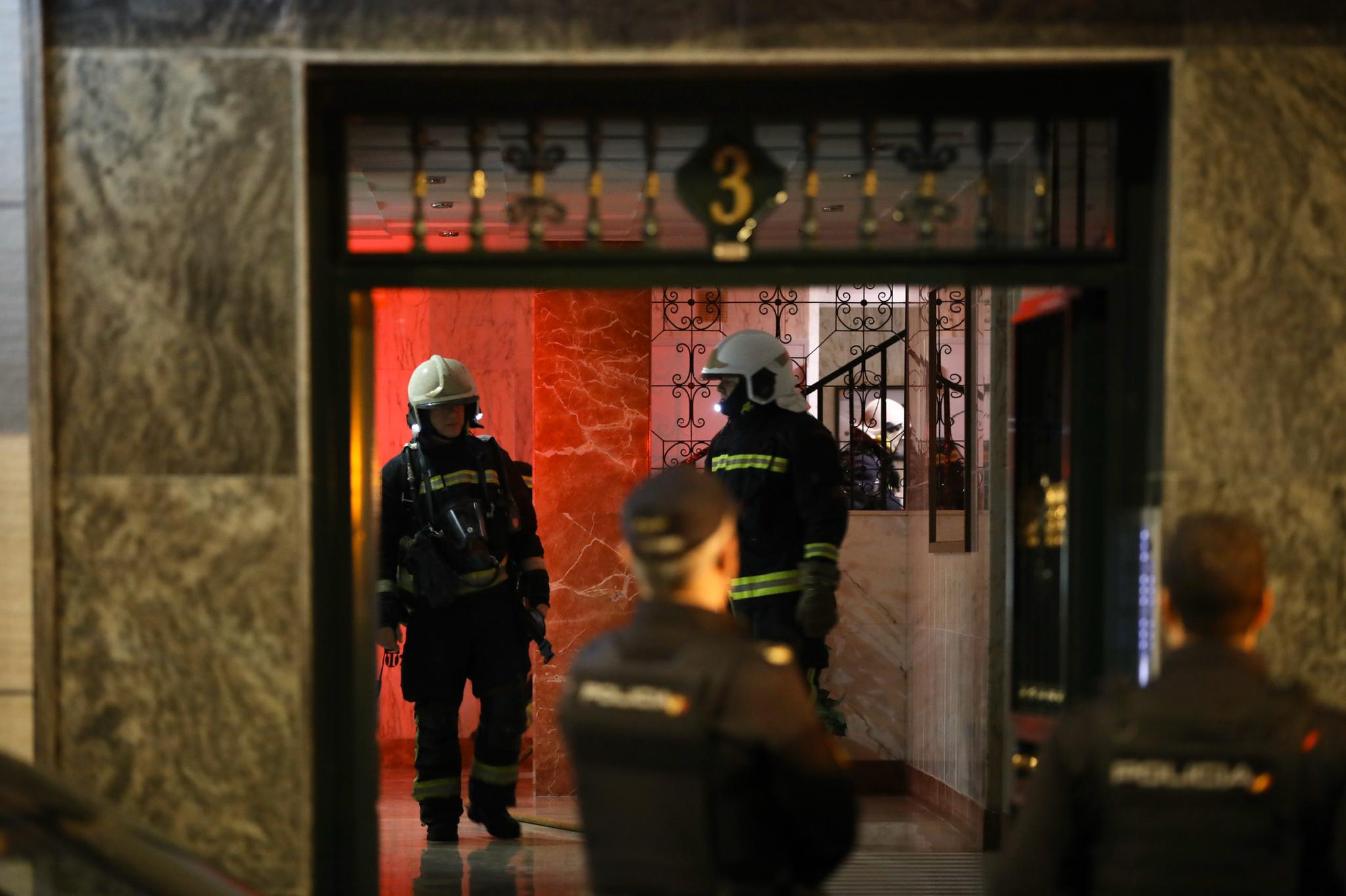 Las llamas han obligado a desalojar un edificio