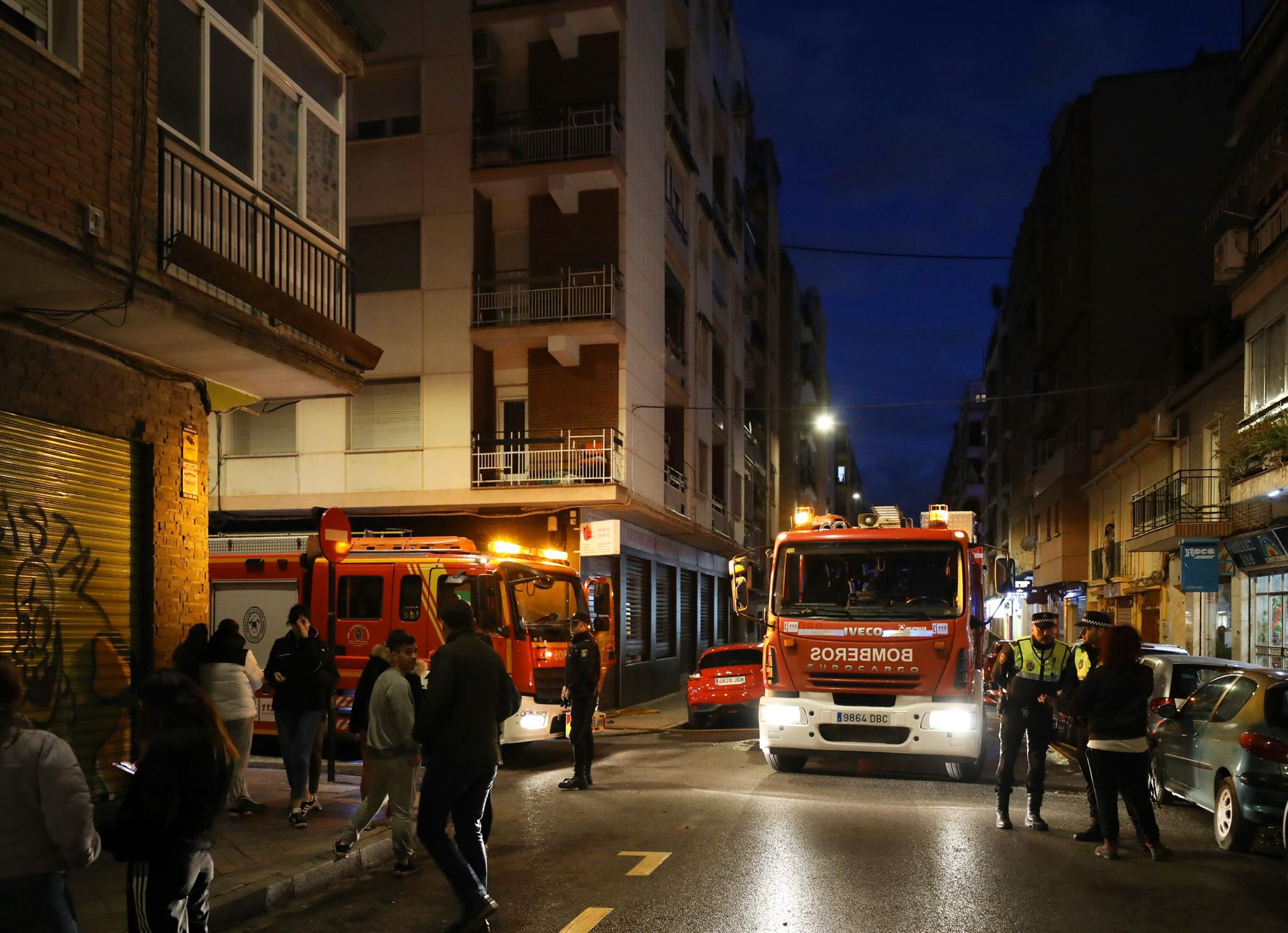 Las llamas han obligado a desalojar un edificio