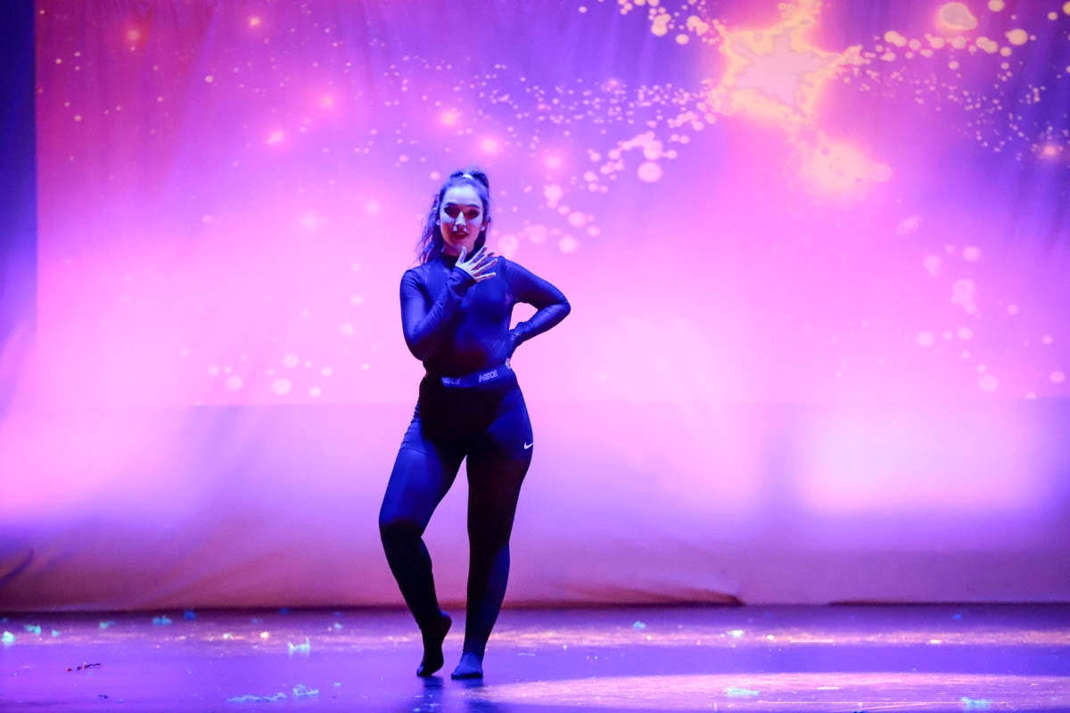 Fotos: Gimnasia solidaria a ritmo navideño en Motril