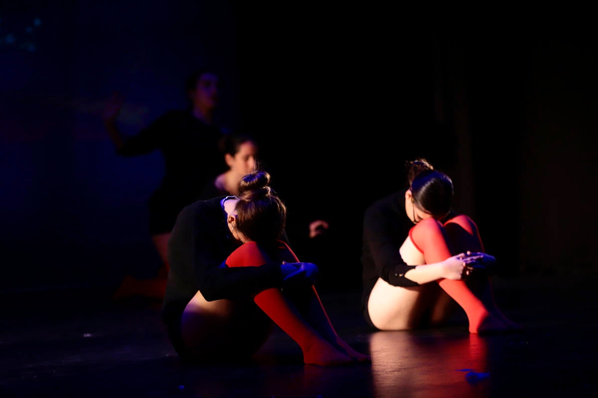 Fotos: Gimnasia solidaria a ritmo navideño en Motril