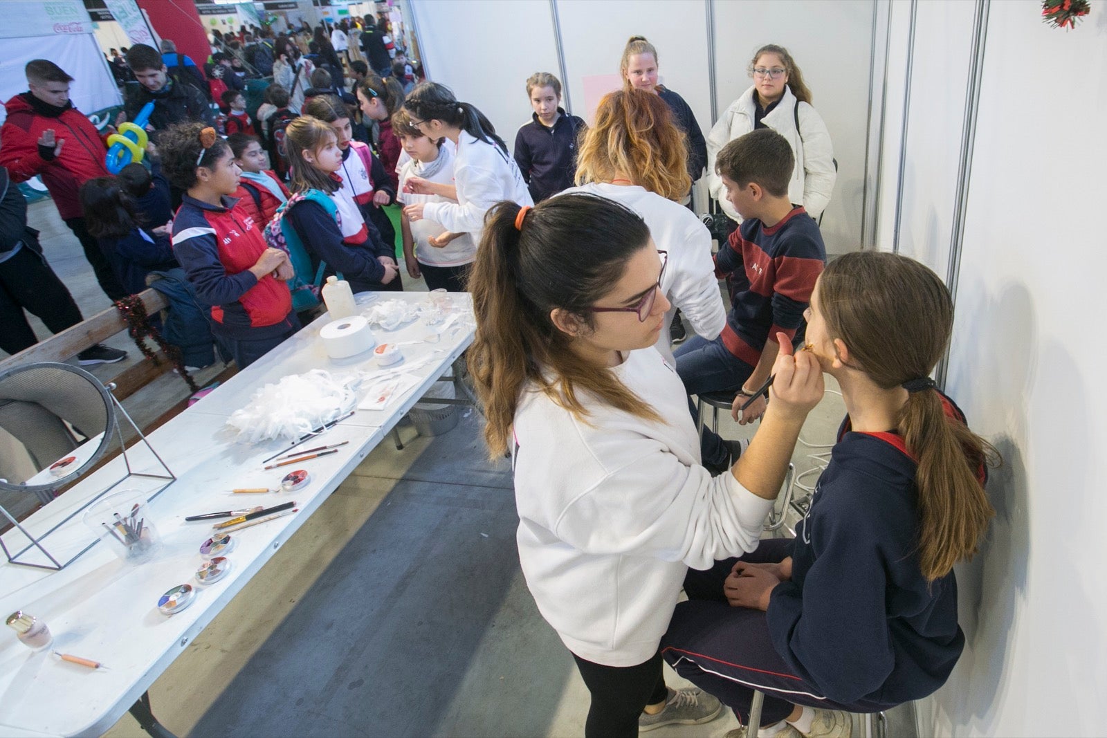 Juveándalus, la feria de la infancia y la juventud, ha iniciado ya una nueva edición en la que cumple 34 años. Desde el día 17 de diciembre hasta el 4 de enero las puertas de Juveándalus estarán abiertas 