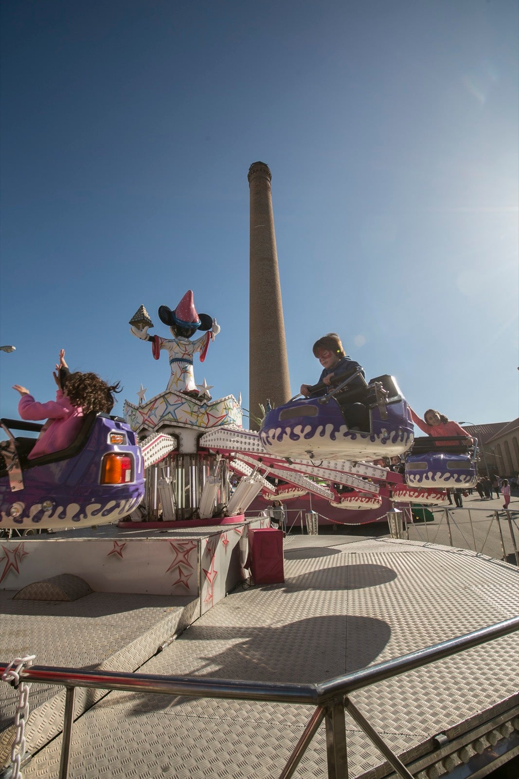 Juveándalus, la feria de la infancia y la juventud, ha iniciado ya una nueva edición en la que cumple 34 años. Desde el día 17 de diciembre hasta el 4 de enero las puertas de Juveándalus estarán abiertas 