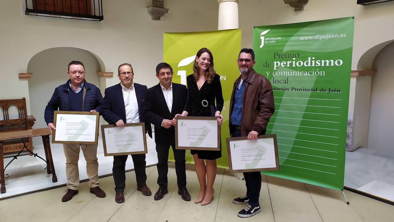 Foto de familia de los premiados, de izquierda a derecha, Lorenzo Canales, José Liébana, Francisco Reyes, Paola Serrano y Emilio Arroyo. 