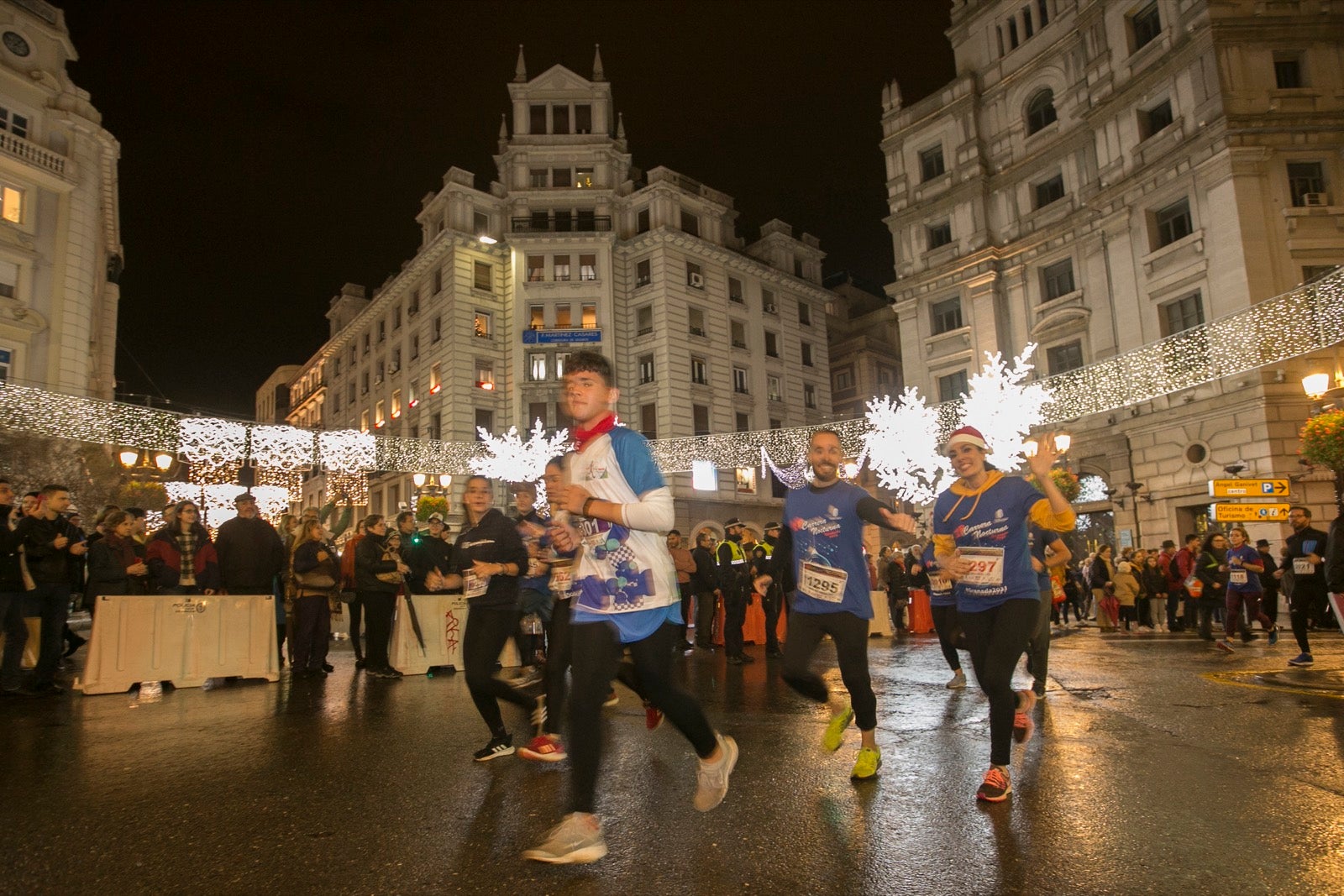 La 28° edición volvió a llenar de color las calles de la capital con sus tradicionales disfraces y sus casi dos mil corredores