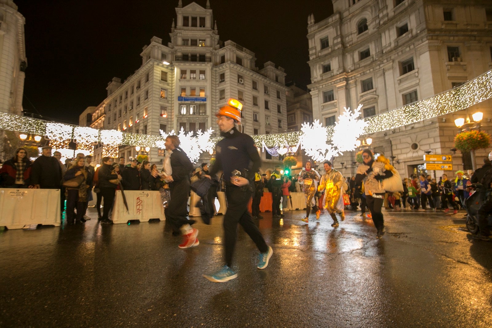 La 28° edición volvió a llenar de color las calles de la capital con sus tradicionales disfraces y sus casi dos mil corredores