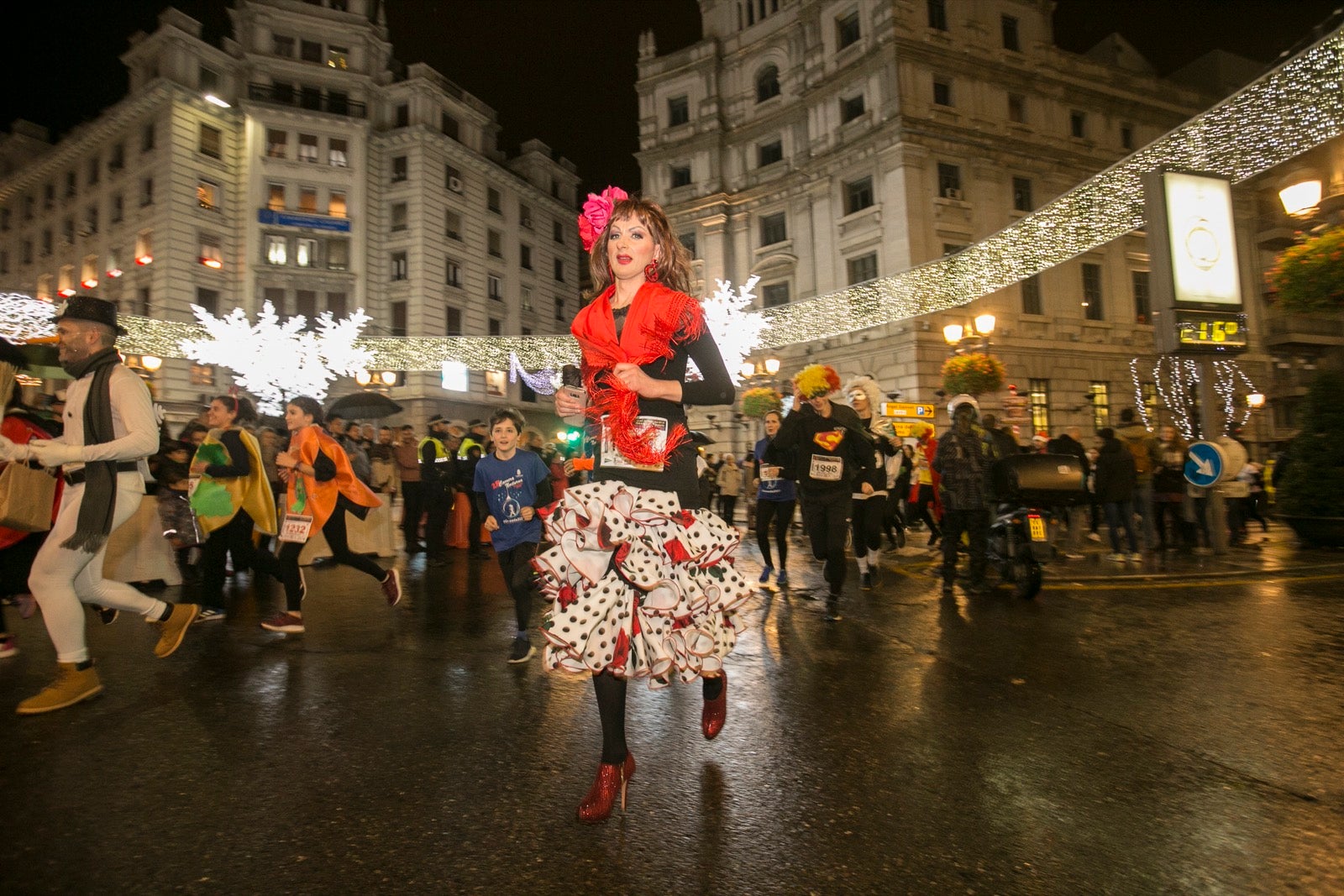 La 28° edición volvió a llenar de color las calles de la capital con sus tradicionales disfraces y sus casi dos mil corredores