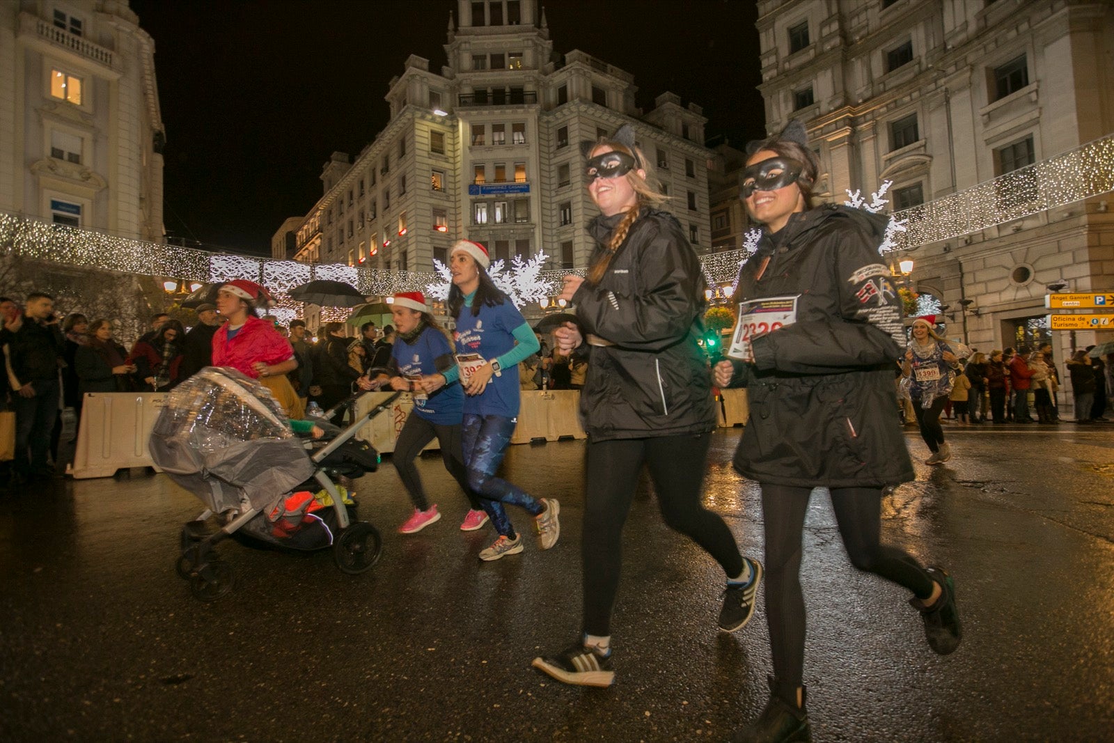 La 28° edición volvió a llenar de color las calles de la capital con sus tradicionales disfraces y sus casi dos mil corredores