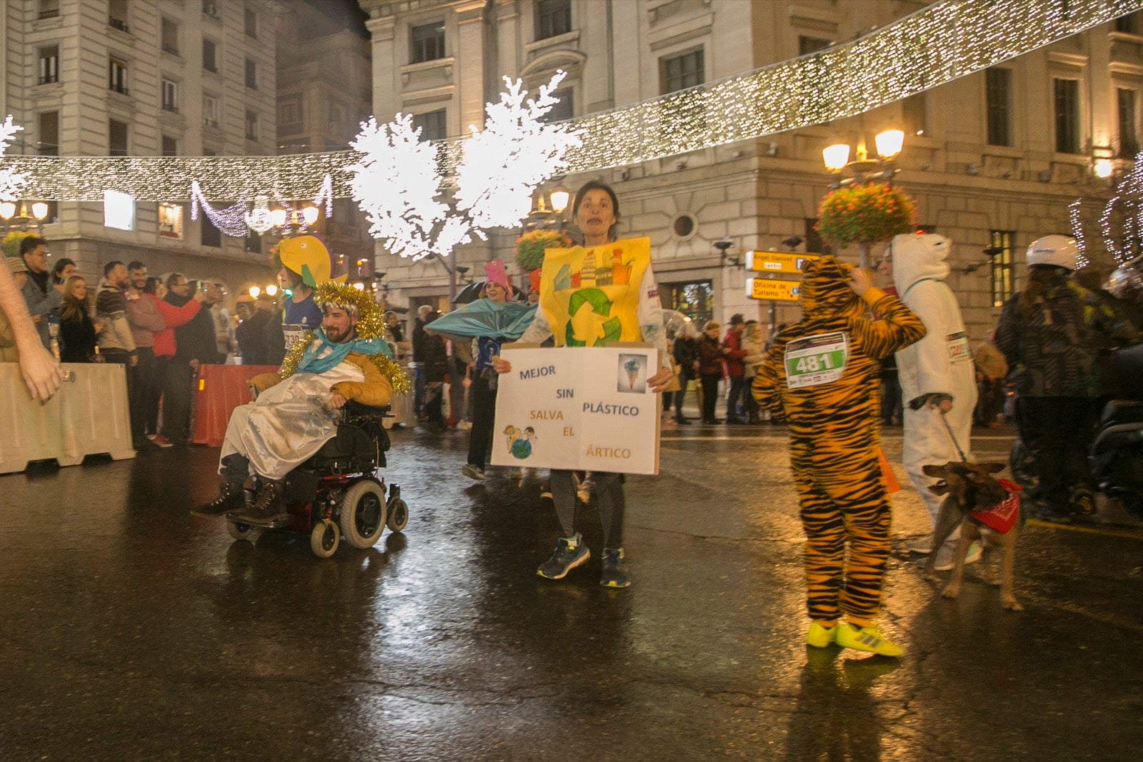 La 28° edición volvió a llenar de color las calles de la capital con sus tradicionales disfraces y sus casi dos mil corredores