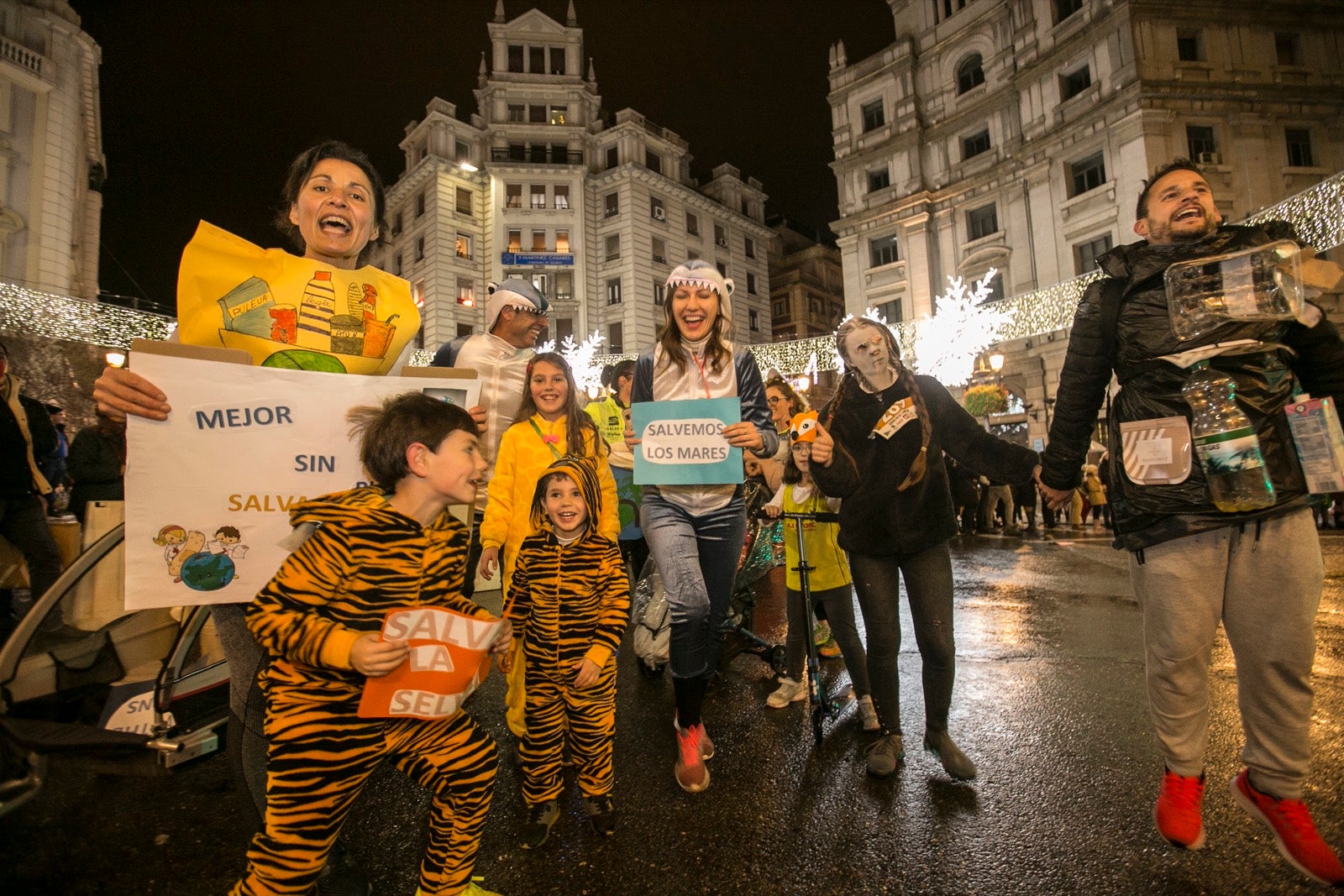 La 28° edición volvió a llenar de color las calles de la capital con sus tradicionales disfraces y sus casi dos mil corredores