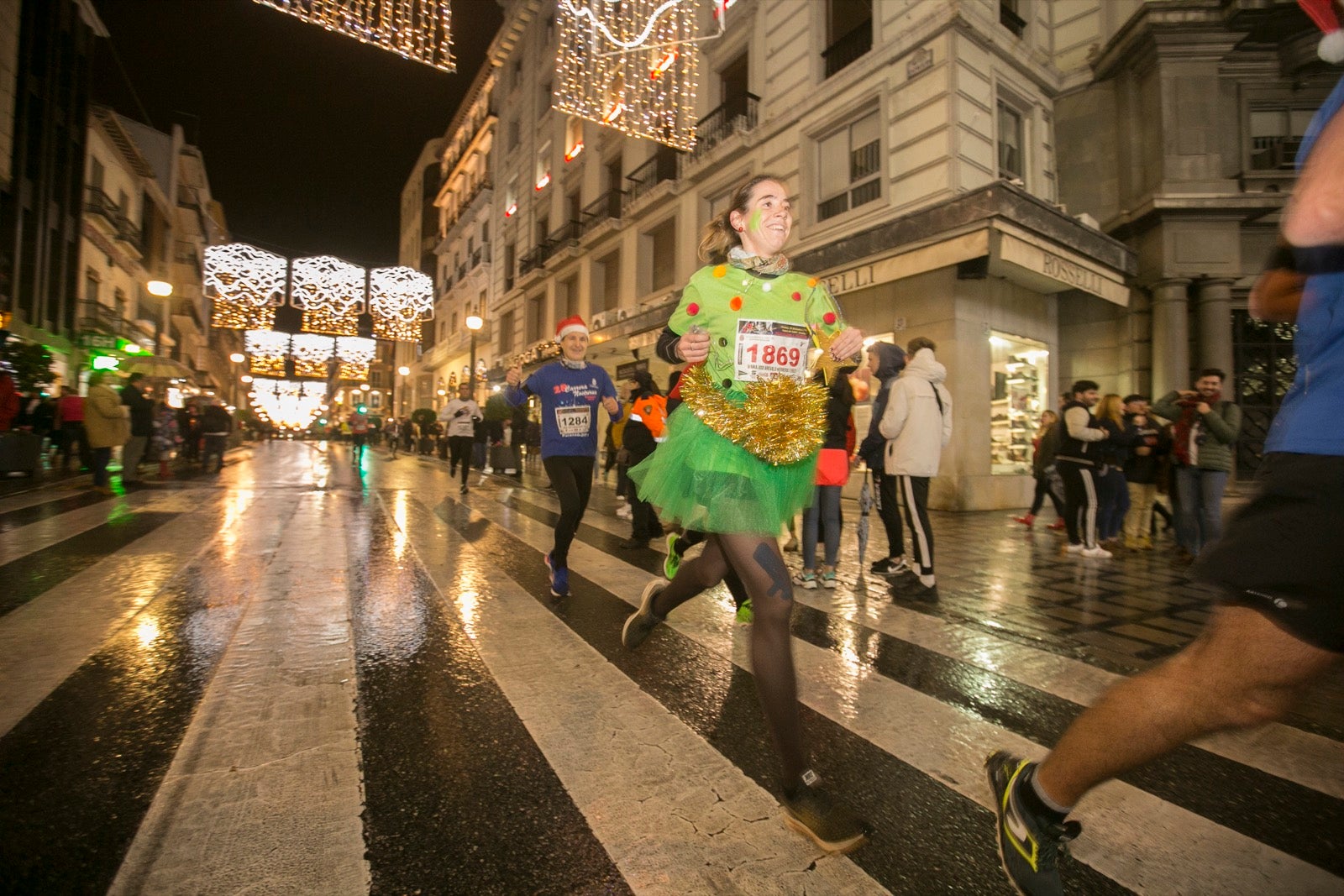 La 28° edición volvió a llenar de color las calles de la capital con sus tradicionales disfraces y sus casi dos mil corredores