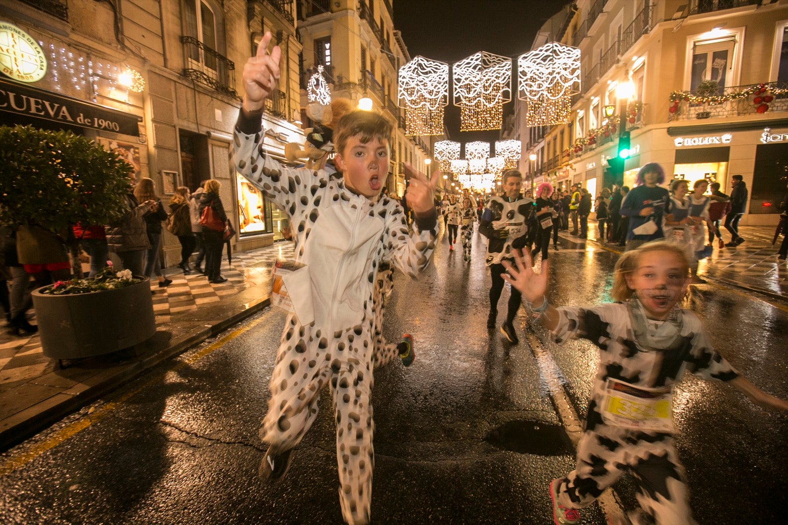 La 28° edición volvió a llenar de color las calles de la capital con sus tradicionales disfraces y sus casi dos mil corredores