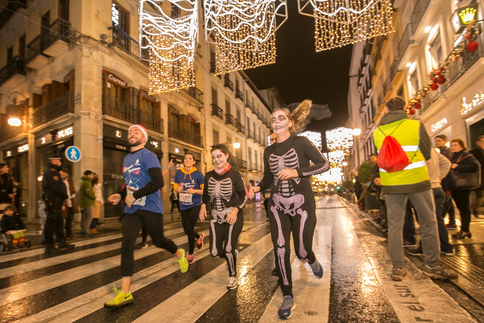 La 28° edición volvió a llenar de color las calles de la capital con sus tradicionales disfraces y sus casi dos mil corredores