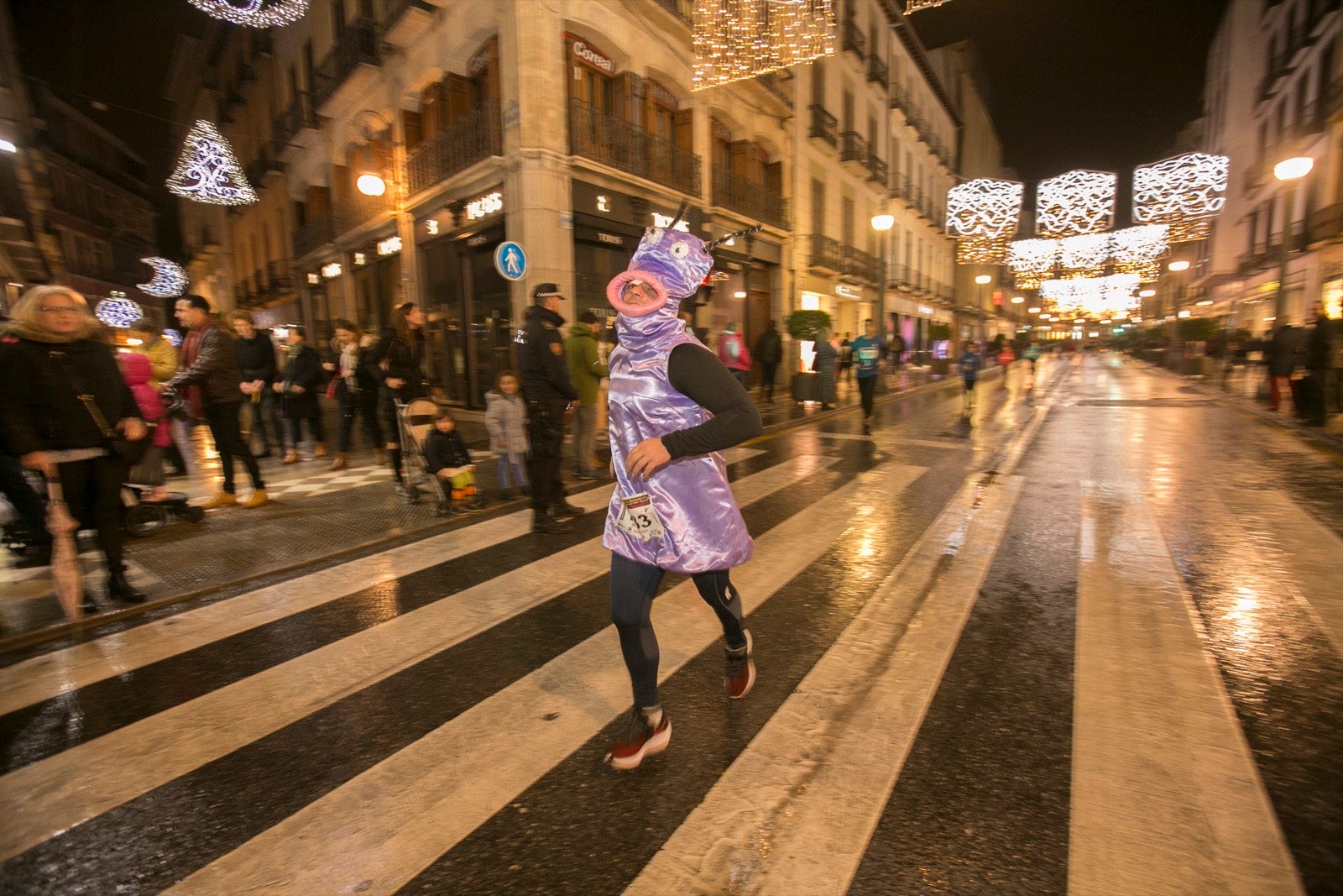 La 28° edición volvió a llenar de color las calles de la capital con sus tradicionales disfraces y sus casi dos mil corredores