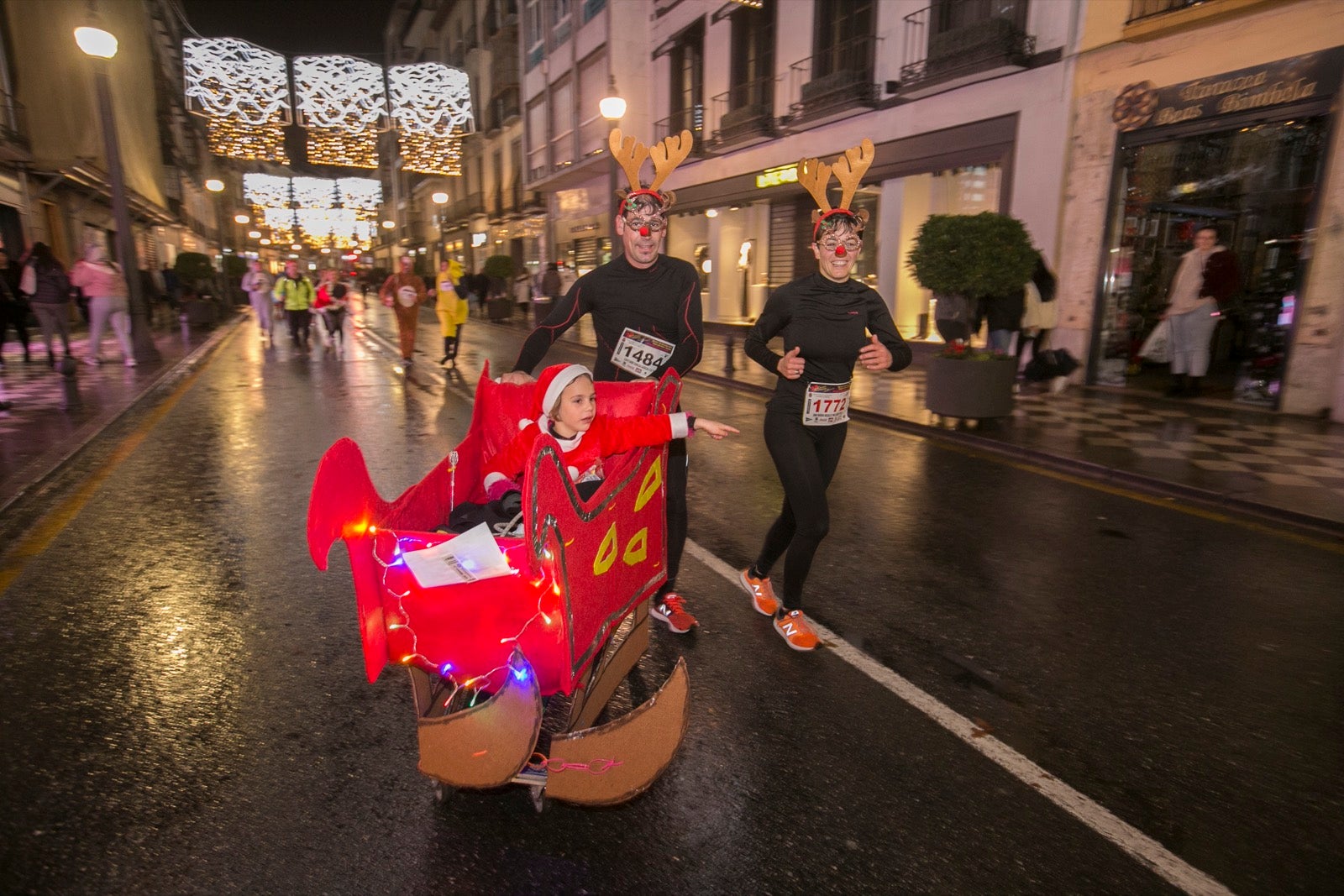 La 28° edición volvió a llenar de color las calles de la capital con sus tradicionales disfraces y sus casi dos mil corredores