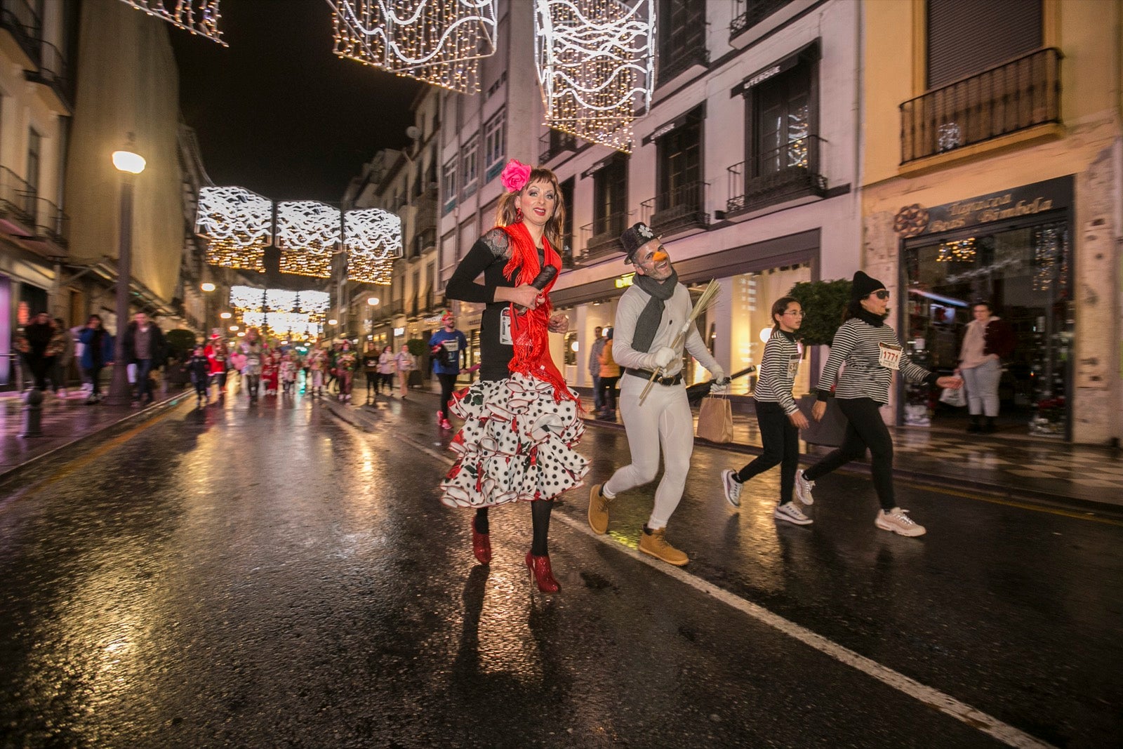 La 28° edición volvió a llenar de color las calles de la capital con sus tradicionales disfraces y sus casi dos mil corredores