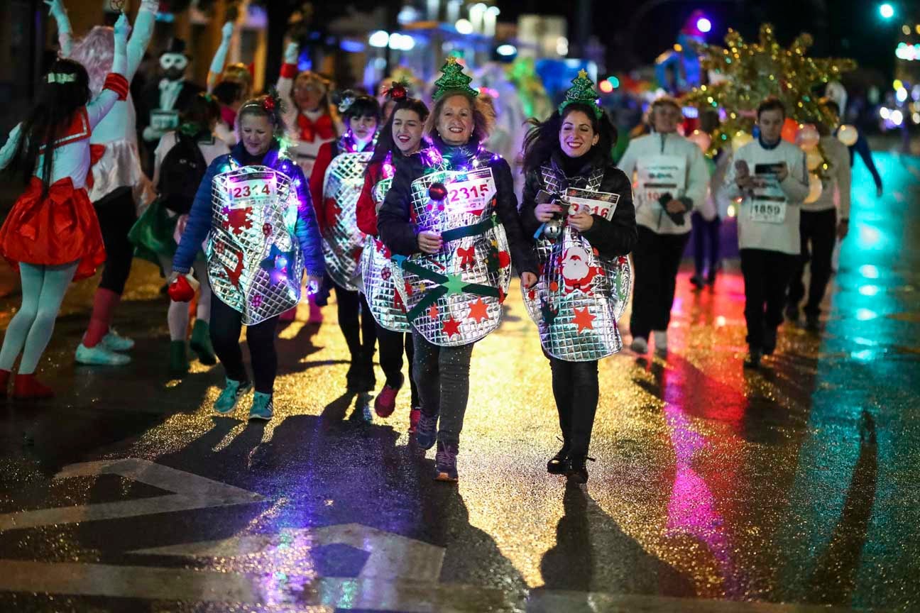 La 28° edición volvió a llenar de color las calles de la capital con sus tradicionales disfraces y sus casi dos mil corredores