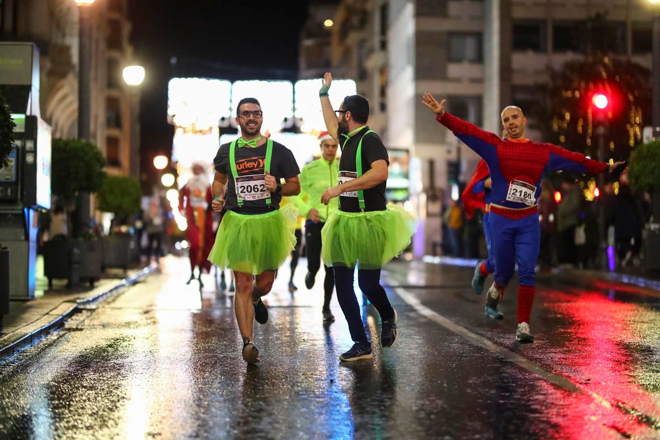 La 28° edición volvió a llenar de color las calles de la capital con sus tradicionales disfraces y sus casi dos mil corredores