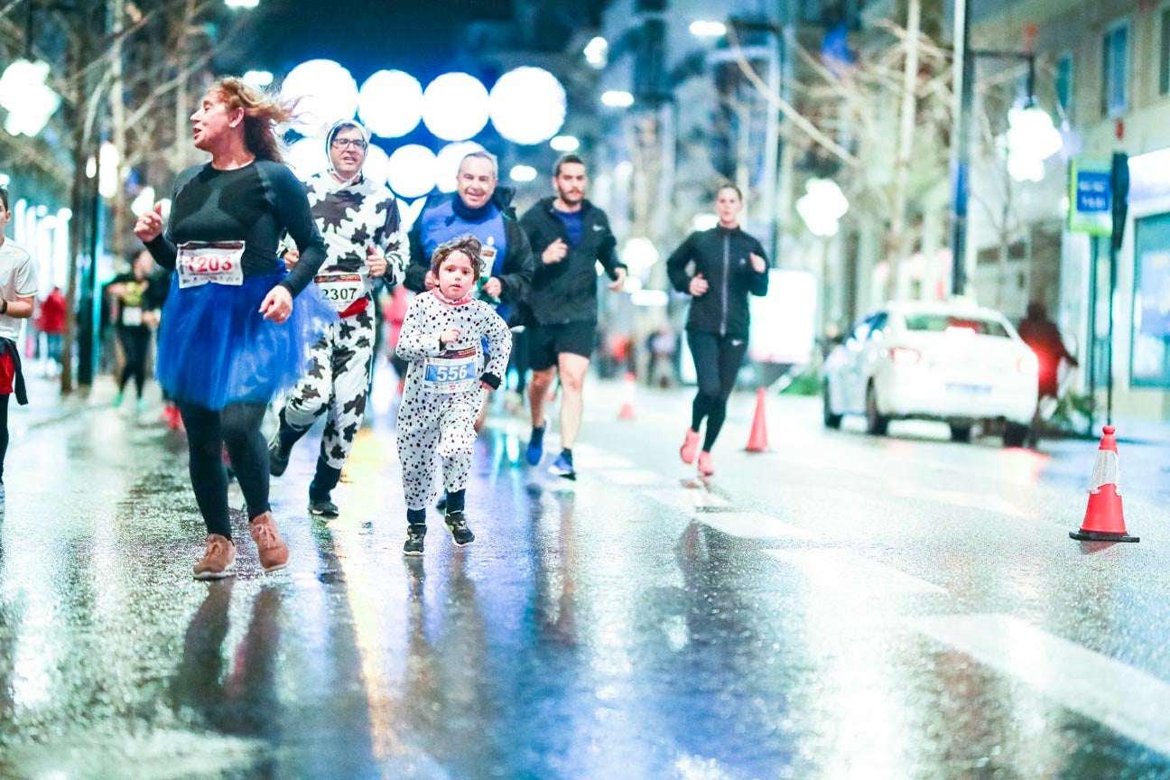 La 28° edición volvió a llenar de color las calles de la capital con sus tradicionales disfraces y sus casi dos mil corredores