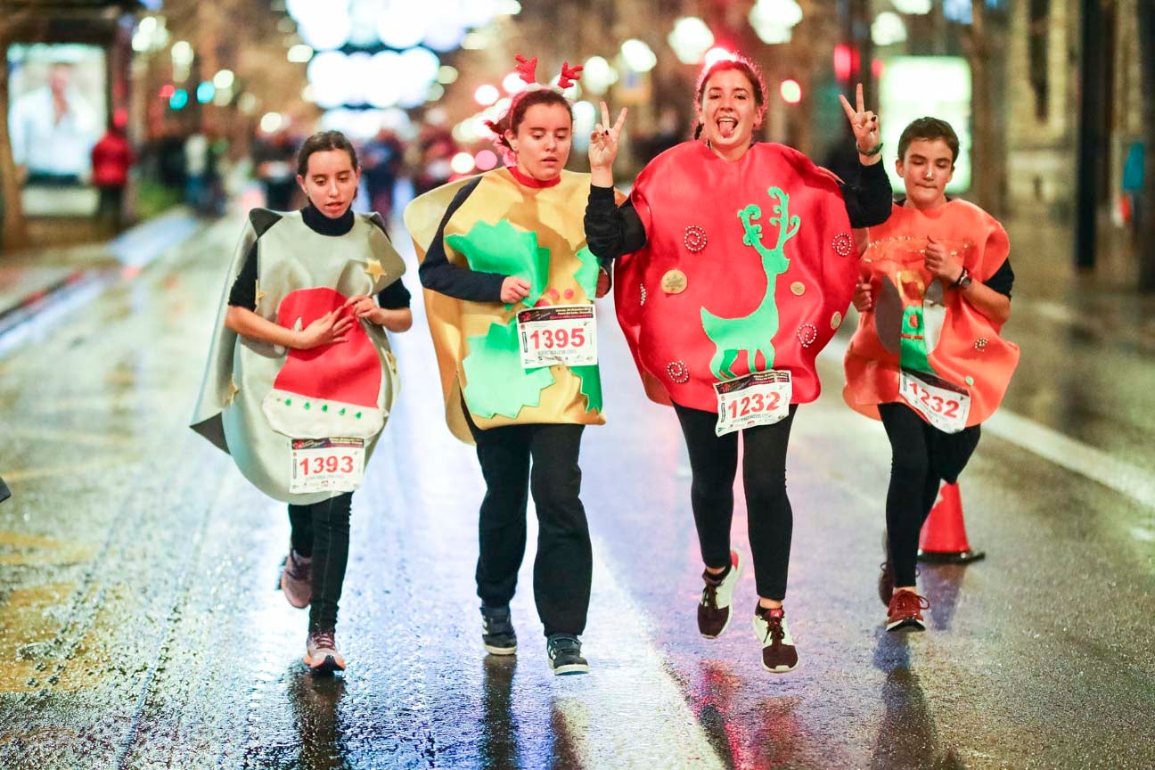 La 28° edición volvió a llenar de color las calles de la capital con sus tradicionales disfraces y sus casi dos mil corredores