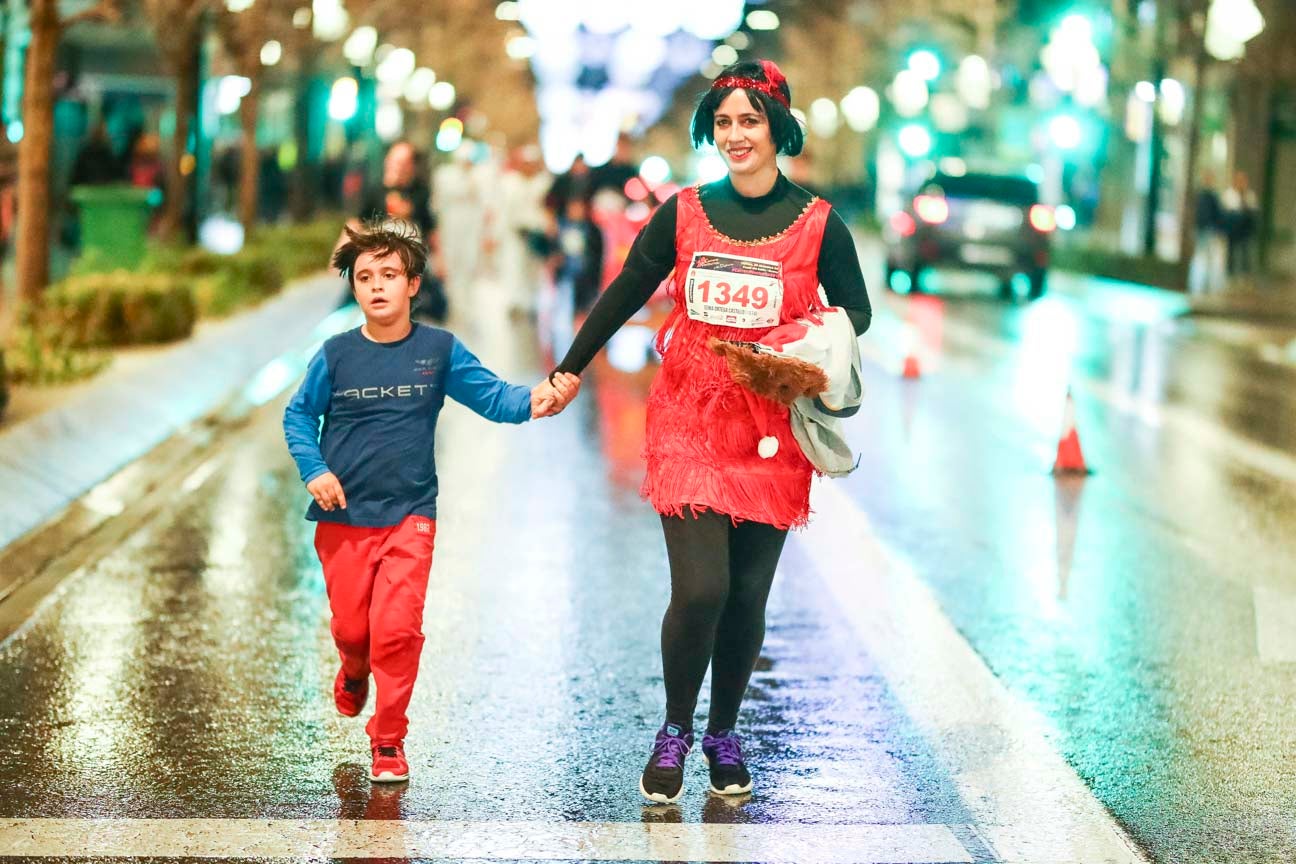 La 28° edición volvió a llenar de color las calles de la capital con sus tradicionales disfraces y sus casi dos mil corredores