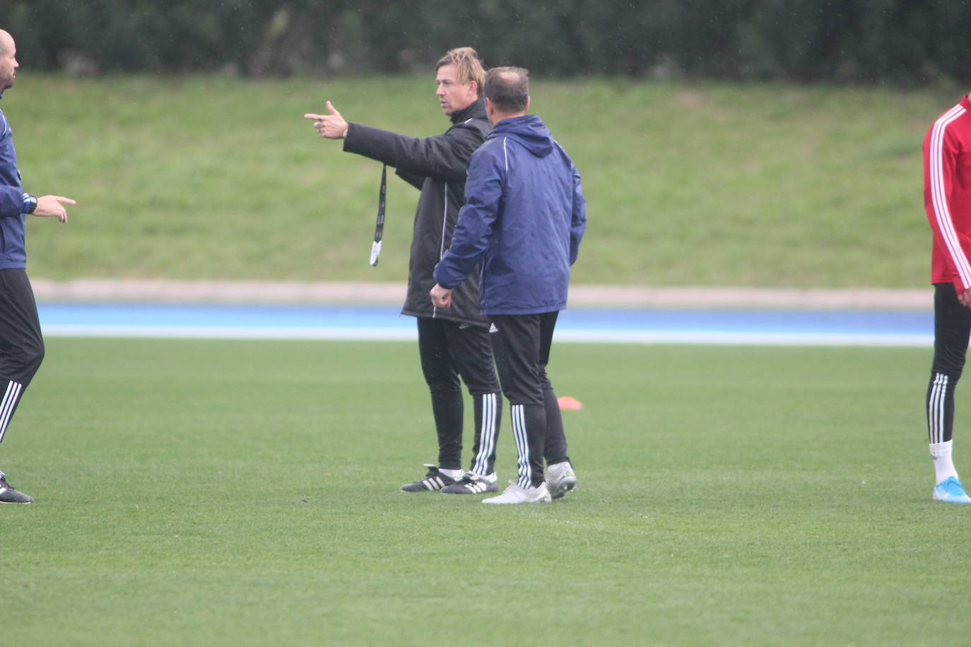 José María Gutiérrez 'señala' al sistema defensivo como algo que preocupa, más ahora que se encaja tanto gol. :: 