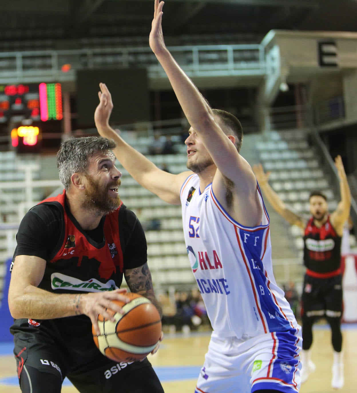 Jugada del partido del Covirán en Alicante