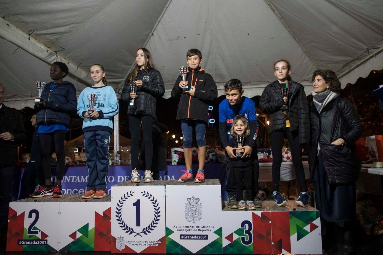 Ni el mal tiempo ni el frío han impedido que decenas de niños hayan partido en las carreras de las distintas categorías de esta tradicional carrera navideña