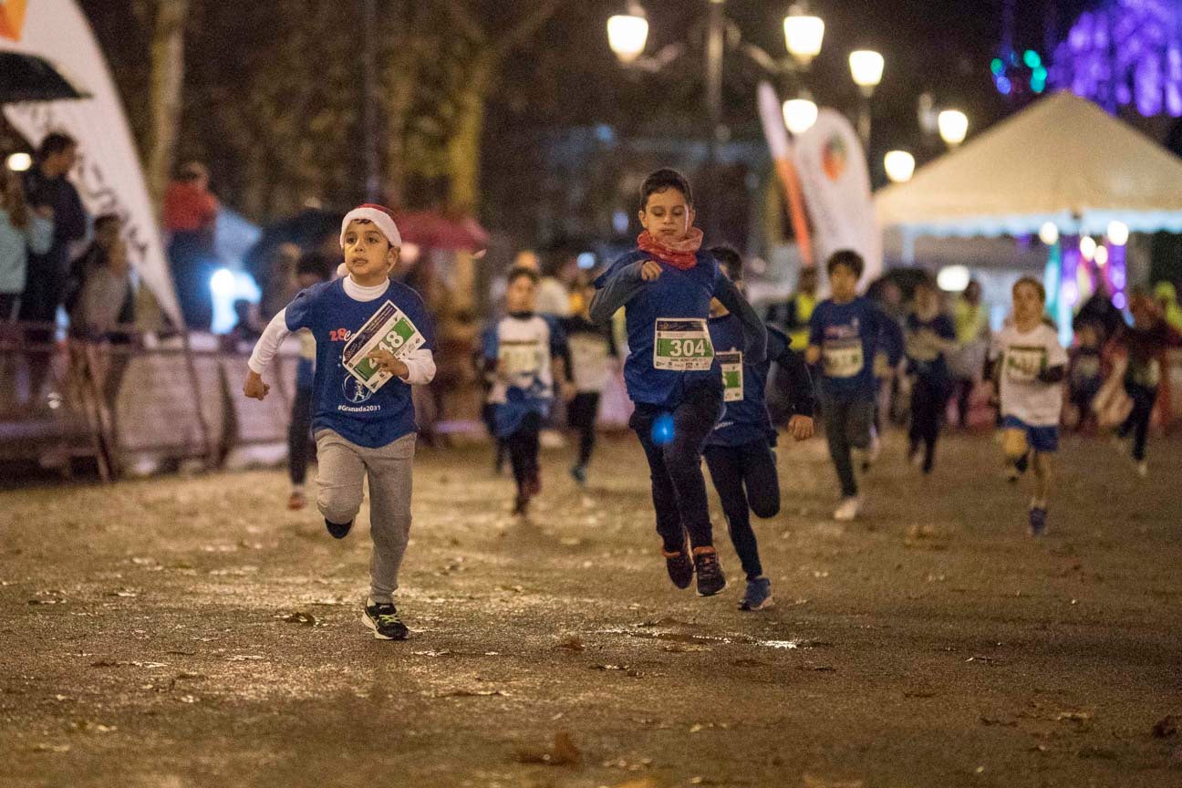 Ni el mal tiempo ni el frío han impedido que decenas de niños hayan partido en las carreras de las distintas categorías de esta tradicional carrera navideña