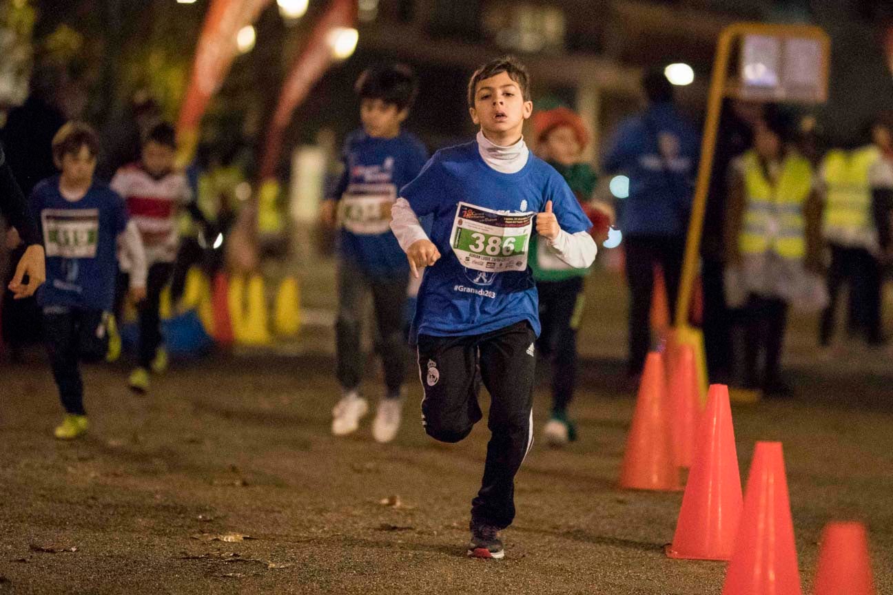 Ni el mal tiempo ni el frío han impedido que decenas de niños hayan partido en las carreras de las distintas categorías de esta tradicional carrera navideña