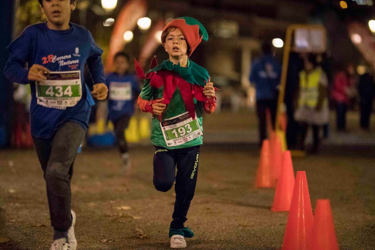 Ni el mal tiempo ni el frío han impedido que decenas de niños hayan partido en las carreras de las distintas categorías de esta tradicional carrera navideña