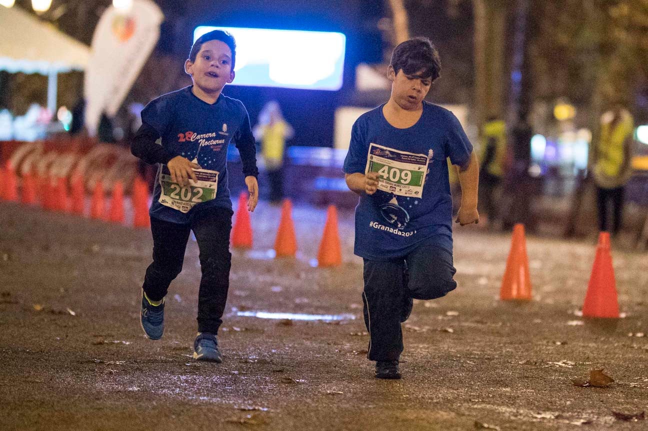 Ni el mal tiempo ni el frío han impedido que decenas de niños hayan partido en las carreras de las distintas categorías de esta tradicional carrera navideña